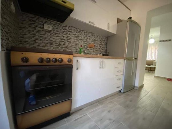 Tirane, jepet me qera apartament 1+1 Kati 1, 70 m² 45.000 Leke (Rruga Kongresi Lushnjes)