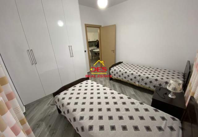Vlore, jepet me qera apartament Kati 3, 100 m² 400 Euro (Rruga Sadik Zotaj, Vlorë)