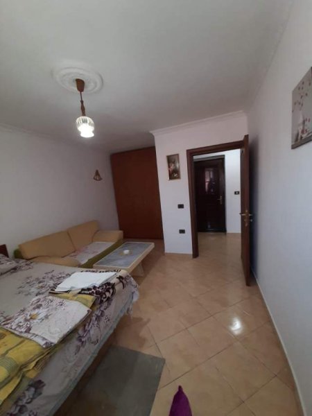 Tirane, jepet me qera apartament 1+1 Kati 1, 47 m² 32.000 Leke (rruga Kongresi i Manastirit)