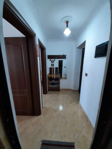 Tirane, jepet me qera apartament 1+1 Kati 1, 47 m² 32.000 Leke (rruga Kongresi i Manastirit)