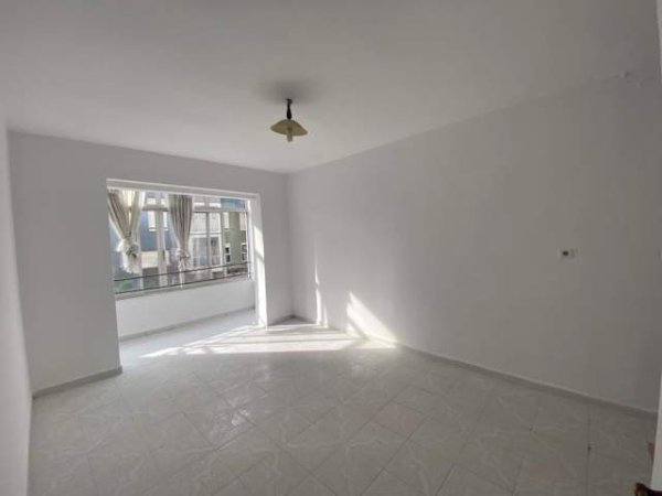 Tirane, jepet me qera apartament Kati 3, 52 m² 63.000 Euro (Idriz Dollaku)