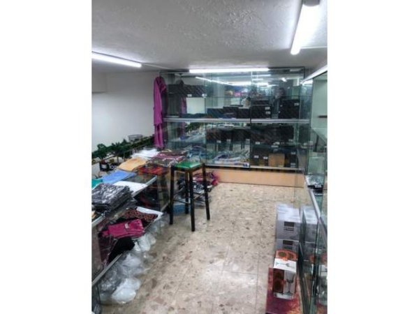 Durres, jepet me qera dyqan Kati 0, 150 m² 1.300 Euro (Muzeu i Deshmoreve)