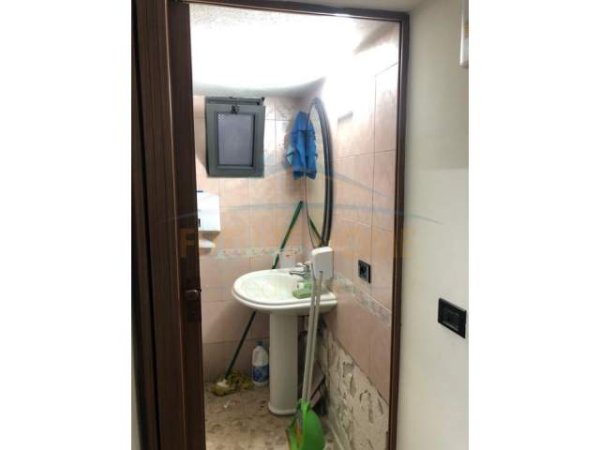 Durres, jepet me qera dyqan Kati 0, 150 m² 1.300 Euro (Muzeu i Deshmoreve)