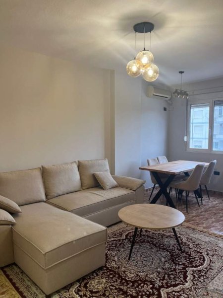 Apartament 1+1 me qira, Rruga Kavajes, Tirane