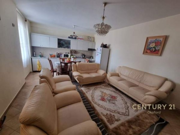 Tirane, shitet apartament Kati 4, 102 m² 130.000 Euro (Xhamllik Tirana, Albania)