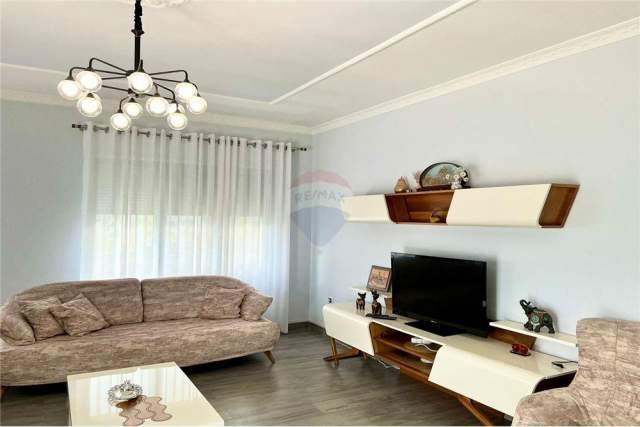 Tirane, jepet me qera apartament 2+1 128 m² 1.300 Euro (rruga alla kopshti zologjik)