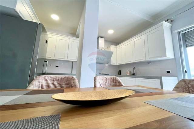 Tirane, jepet me qera apartament 2+1 128 m² 1.300 Euro (rruga alla kopshti zologjik)