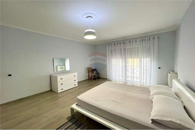 Tirane, jepet me qera apartament 2+1 128 m² 1.300 Euro (rruga alla kopshti zologjik)