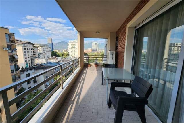 Tirane, jepet me qera apartament 2+1 136 m² 700 Euro (LIBRI UNIVERSITARE)