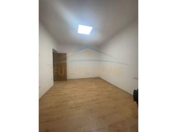 Tirane, jepet me qera apartament 3+1+BLK Kati 1, 67 m² 600 Euro (Ish Ekspozita.)