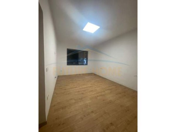 Tirane, jepet me qera apartament 3+1+BLK Kati 1, 67 m² 600 Euro (Ish Ekspozita.)