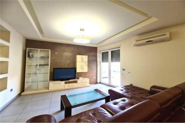 Tirane, jepet me qera apartament 2+1+BLK Kati 3, 120 m² 500 Euro (Rr. e Dibres)