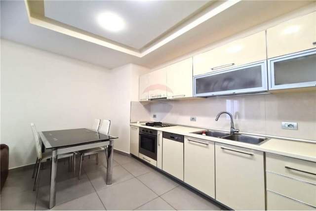 Tirane, jepet me qera apartament 2+1+BLK Kati 3, 120 m² 500 Euro (Rr. e Dibres)