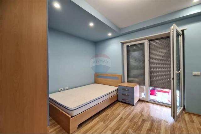 Tirane, jepet me qera apartament 2+1+BLK Kati 3, 120 m² 500 Euro (Rr. e Dibres)