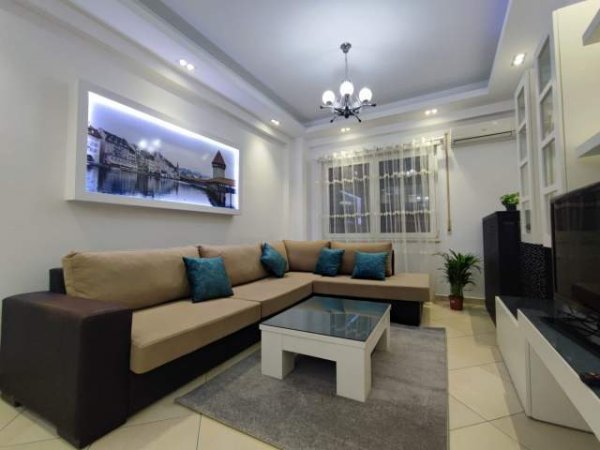Tirane, jepet me qera apartament 2+1+BLK Kati 5, 90 m² 650 Euro (Rruga Pazari i Ri)
