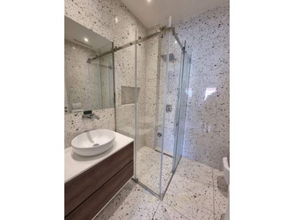 Tirane, shitet apartament 1+1+BLK Kati 8, 72 m² 150.000 Euro (rruga e kavajes)