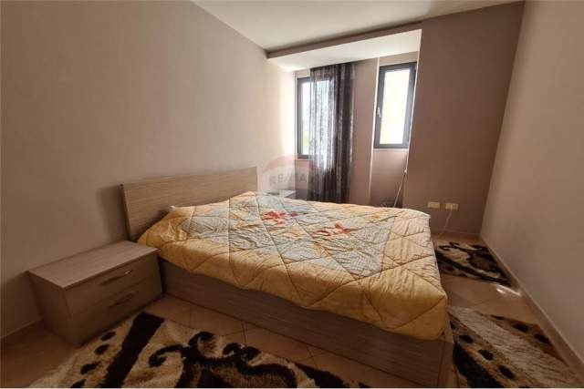 Tirane, jepet me qera apartament 2+1 Kati 4, 80 m² 600 Euro (Rr. e Durresit)
