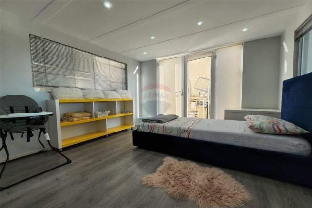 Tirane, jepet me qera apartament duplex 3+1 Kati 3, 115 m² 650 Euro (Kodra e Diellit 1)
