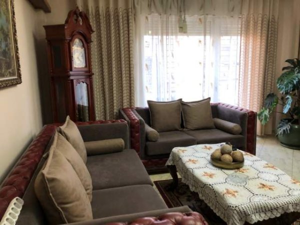 Tirane, jap me qera apartament 2+1 Kati 1, 120 m² 600 Euro (Rruga Siri Kodra, prane Selvise)