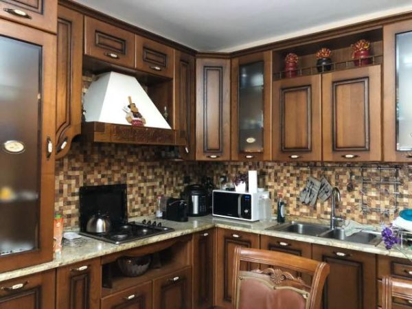 Tirane, jap me qera apartament 2+1 Kati 1, 120 m² 600 Euro (Rruga Siri Kodra, prane Selvise)