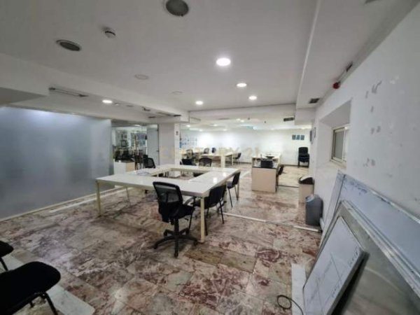Tirane, jepet me qera ambjent biznesi Kati 0, 415 m² 2.500 Euro