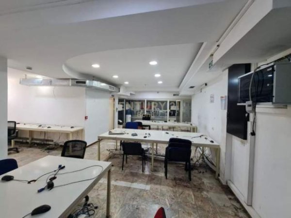 Tirane, jepet me qera ambjent biznesi Kati 0, 415 m² 2.500 Euro