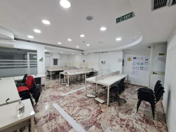Tirane, jepet me qera ambjent biznesi Kati 0, 415 m² 2.500 Euro