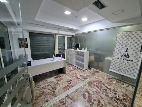 Tirane, jepet me qera ambjent biznesi Kati 0, 415 m² 2.500 Euro