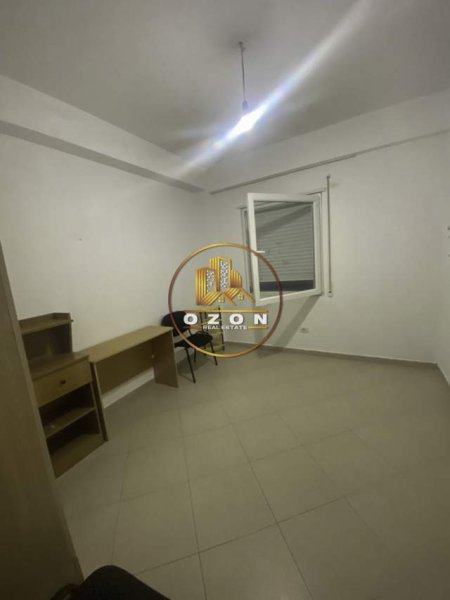 Tirane, jepet me qera apartament duplex Dublex Kati 1, 105 m² 500 Euro (Kopshti Zoologjik)