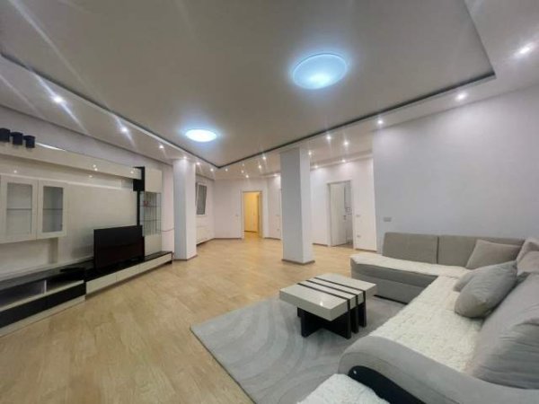 Tirane, jepet me qera apartament 3+1 Kati 3, 190 m² 1.100 Euro (Mbrapa Ambasades Amerikane)