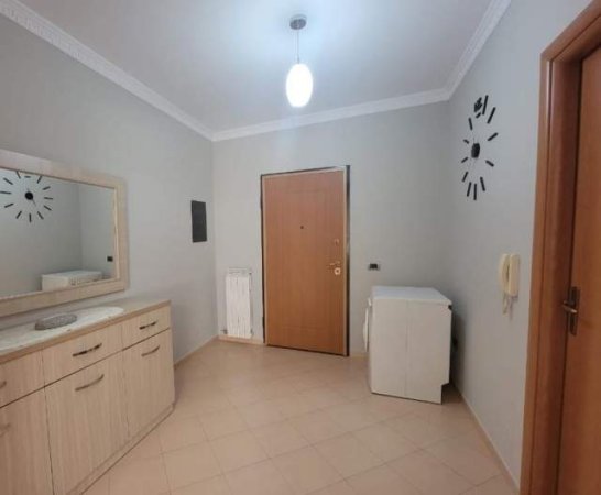 Tirane, jepet me qera apartament 2+1+BLK Kati 6, 140 m² 700 Euro (Komuna e Parisit)