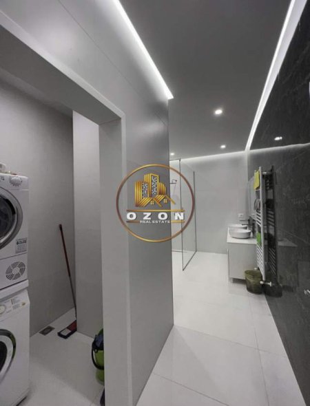Tirane, jepet me qera apartament 3+1 Kati 5, 190 m² 1.800 Euro (Rruga e Kosovareve)
