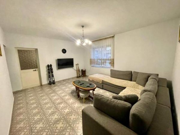 Tirane, jepet me qera apartament 3+1+BLK Kati 2, 132 m² 50.000 Leke (rruga e Kavajes)