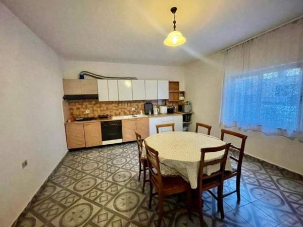 Tirane, jepet me qera apartament 3+1+BLK Kati 2, 132 m² 50.000 Leke (rruga e Kavajes)
