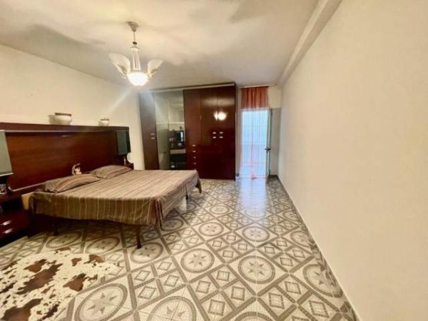Tirane, jepet me qera apartament 3+1+BLK Kati 2, 132 m² 50.000 Leke (rruga e Kavajes)