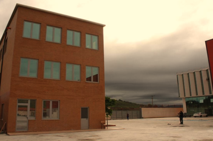 Tirane, jepet me qera magazine Kati 0, 7.177 m² (Vaqarr)