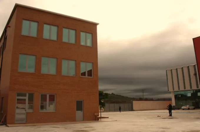 Tirane, jepet me qera magazine Kati 0, 7.177 m² (Vaqarr)