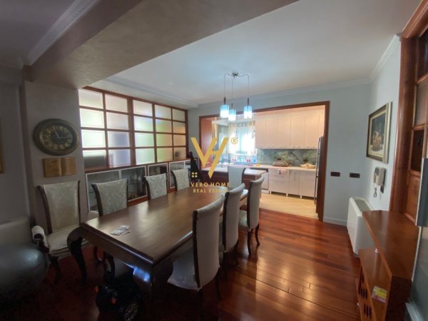Tirane, jepet me qera apartament 3+1+Ballkon Kati 3, 165 m² 2.500 € (BLLOK)