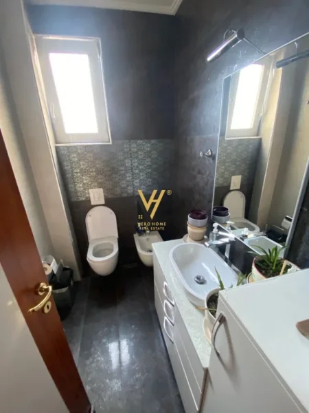 Tirane, jepet me qera apartament 3+1+Ballkon Kati 3, 165 m² 2.500 € (BLLOK)