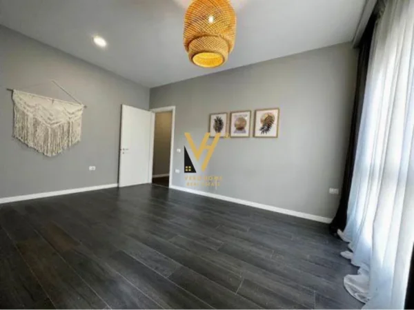 Tirane, shitet apartament 1+1+Ballkon Kati 2, 64 m² 178.000 € (RRUGA E BARRIKADAVE)