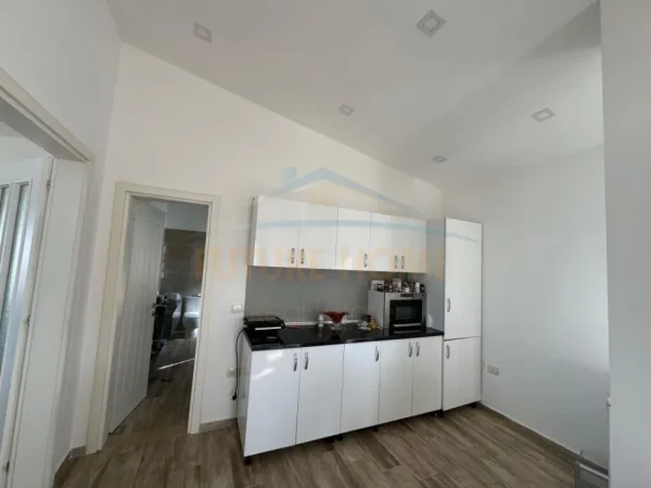 Durres, shitet apartament+verande | Penthouse 2+1+Ballkon Kati 6, 433.000 € (QERRET)