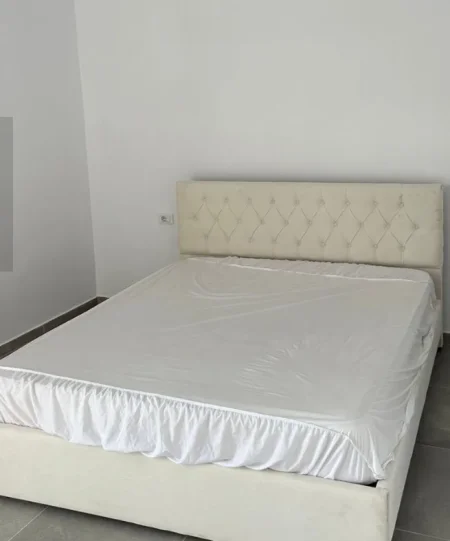 Tirane, jepet me qera Vile 1+1 Kati 3, 60 m2 (Mbrapa Universitetit te Sporteve,Zogu Zi)
