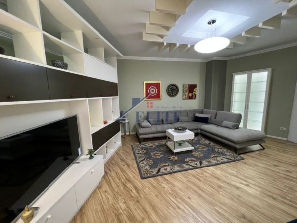 Tirane, jepet me qera apartament 1+1+Ballkon Kati 9, 76 m² 600 € (Selvia)