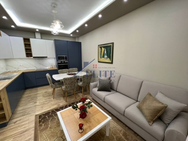 Tirane, jepet me qera apartament 1+1+Ballkon Kati 9, 76 m² 600 € (Selvia)