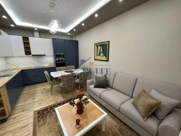 Tirane, jepet me qera apartament 1+1+Ballkon Kati 9, 76 m² 600 € (Selvia)