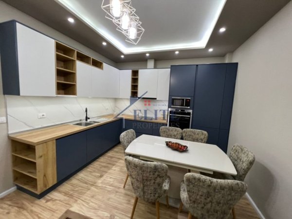 Tirane, jepet me qera apartament 1+1+Ballkon Kati 9, 76 m² 600 € (Selvia)