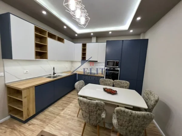 Tirane, jepet me qera apartament 1+1+Ballkon Kati 9, 76 m² 600 € (Selvia)