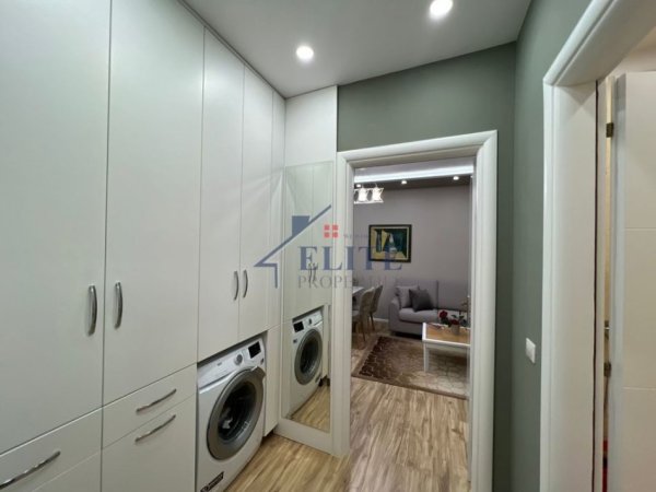 Tirane, jepet me qera apartament 1+1+Ballkon Kati 9, 76 m² 600 € (Selvia)