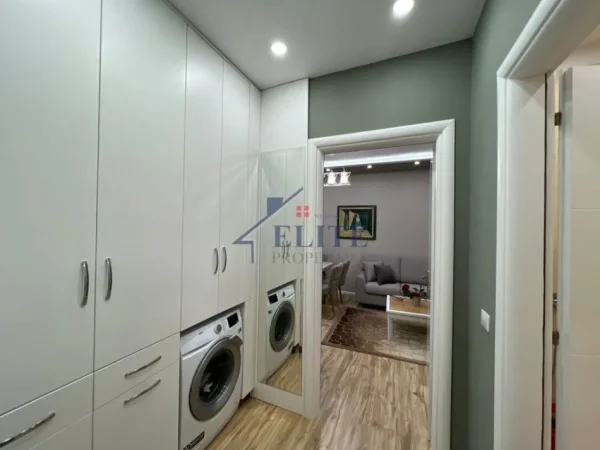 Tirane, jepet me qera apartament 1+1+Ballkon Kati 9, 76 m² 600 € (Selvia)