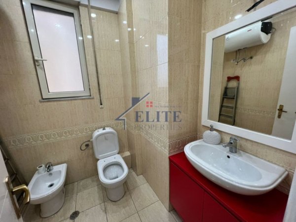 Tirane, jepet me qera apartament 1+1+Ballkon Kati 9, 76 m² 600 € (Selvia)